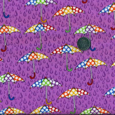 paraplyer på lila tyg