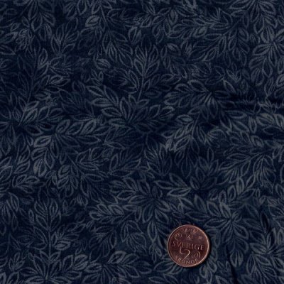4120, Mörkgrå med små löv, tygbredd 110 cm