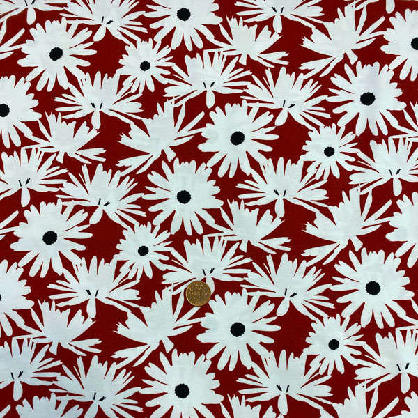 044, vita blommor på röd bakgrund, 95% ekologisk bomull, 5% elastan%, tygbredd 150 cm.